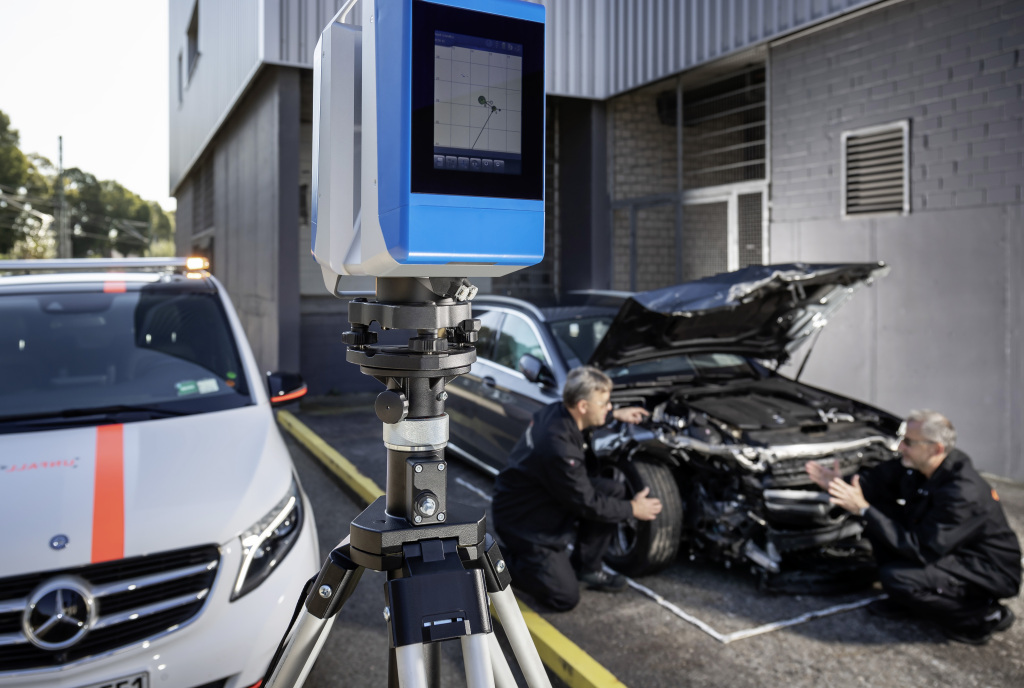 Pictures Years Of Crash Testing By Mercedes Benz Accident Research