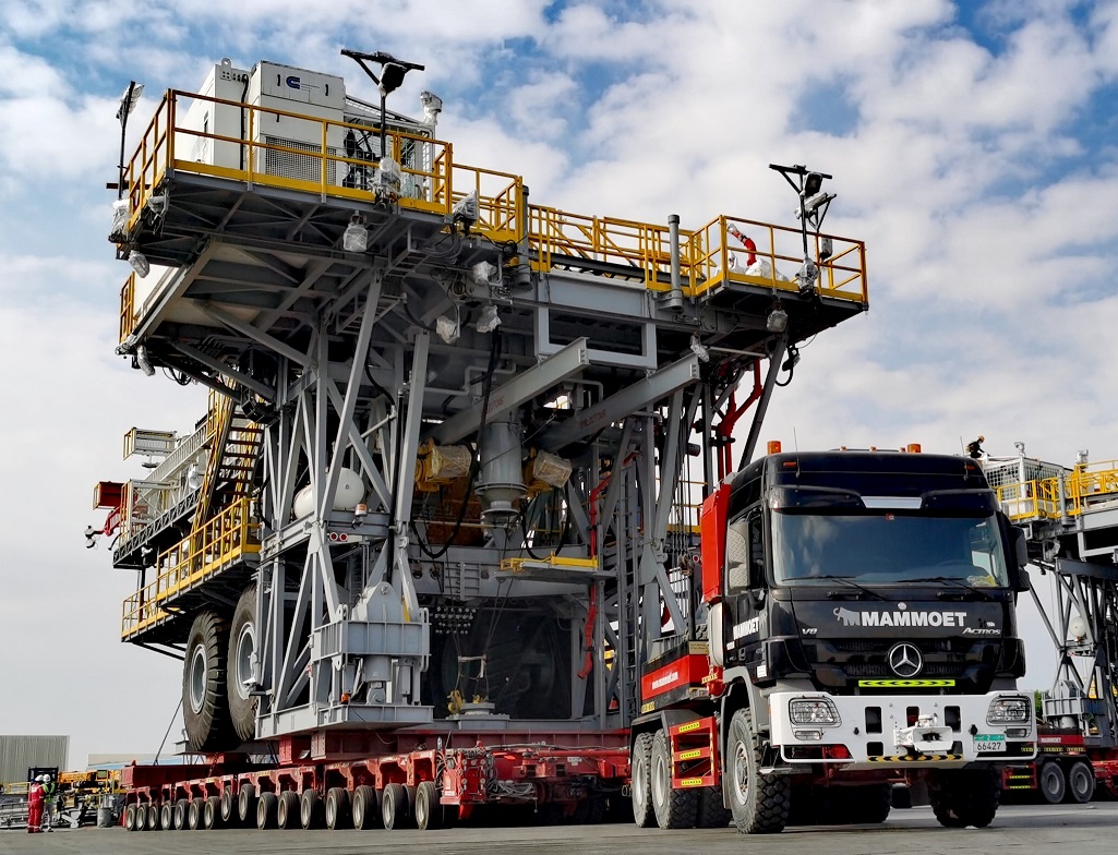 Mammoet transports two onshore oil rigs from the UAE to Oman