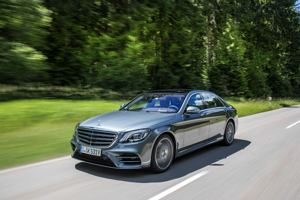 Mercedes-Benz achieves new September record and best-ever third quarter