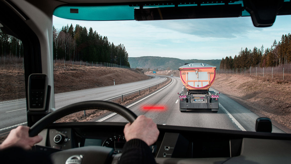 Volvo Trucks introduces safety function to help drivers keep the distance