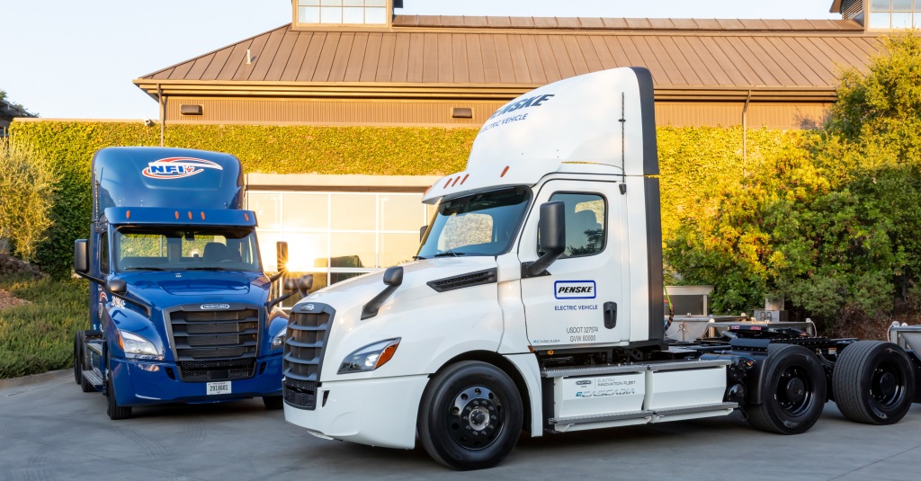 Daimler delivers its first electric Freightliner eCascadia to US customers