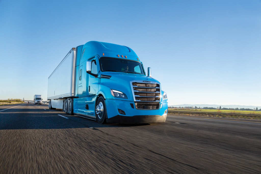 Daimler Mobility launches first series-produced leasing product for trucks in the USA with usage-based rate