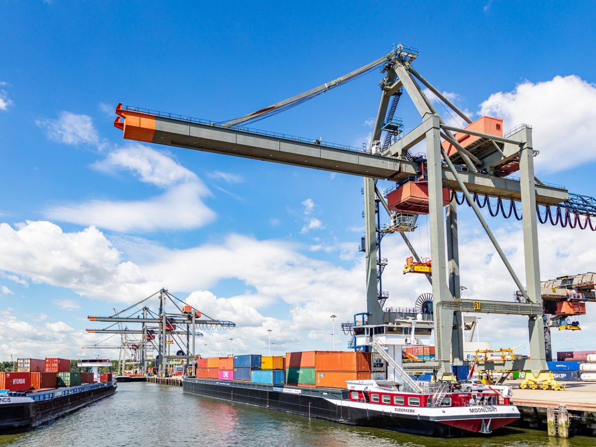 Recommended minimum safety features for quay container cranes