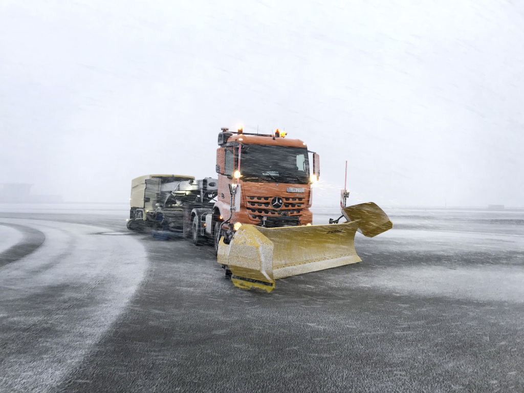 Daimler Trucks offers automation solutions to commercial customers