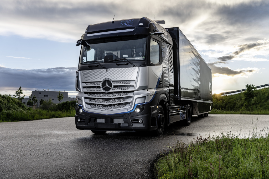 Daimler Truck and Shell to jointly drive the adoption of hydrogen-based fuel-cell trucks in Europe