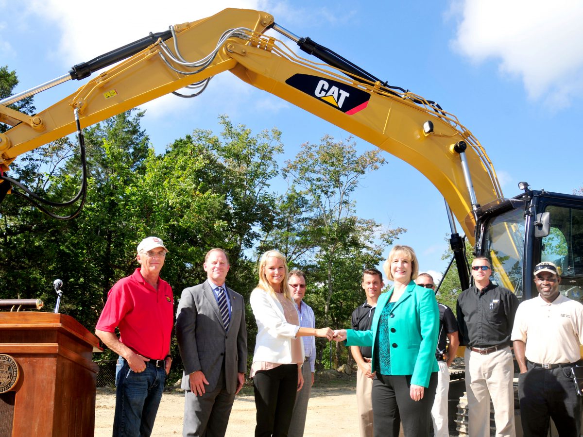 Caterpillar donates excavator to experimental mine