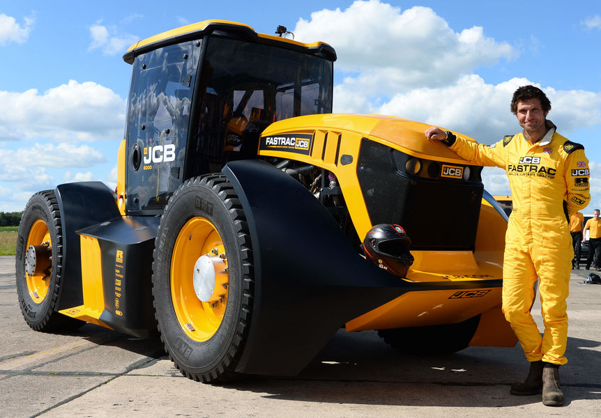 JCB Fastrac tractor sets new British speed record