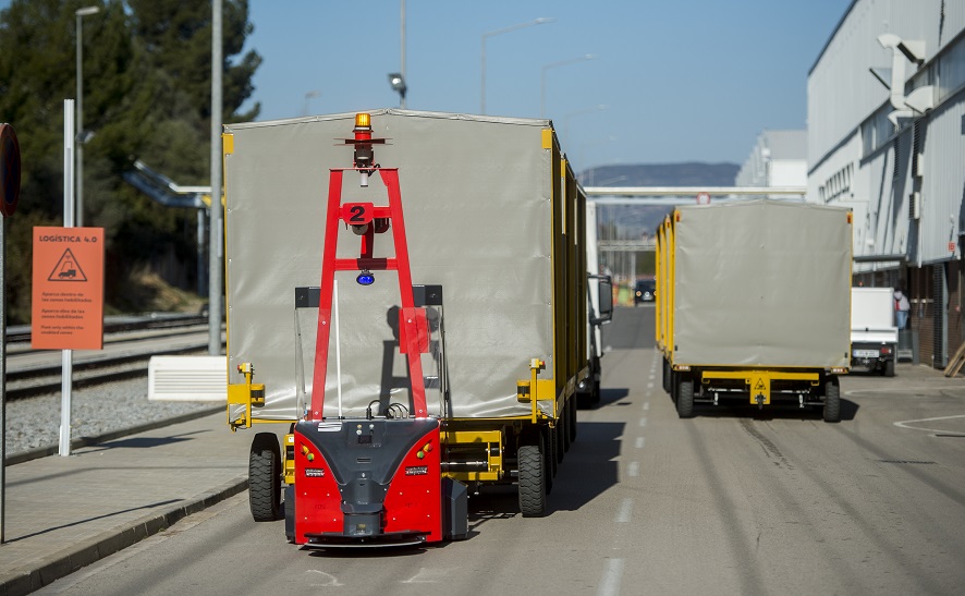 Pictures: 8 autonomous robots transport more than 2,000 parts per day outside SEAT workshops