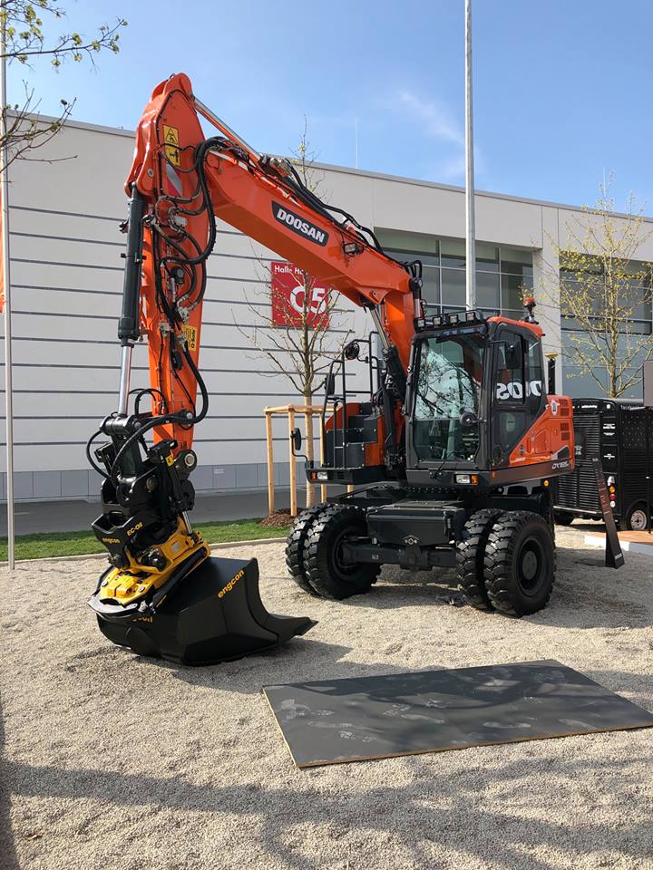 Doosan excavators in Europe to be equipped with Engcon control systems, hitches and tiltrotators