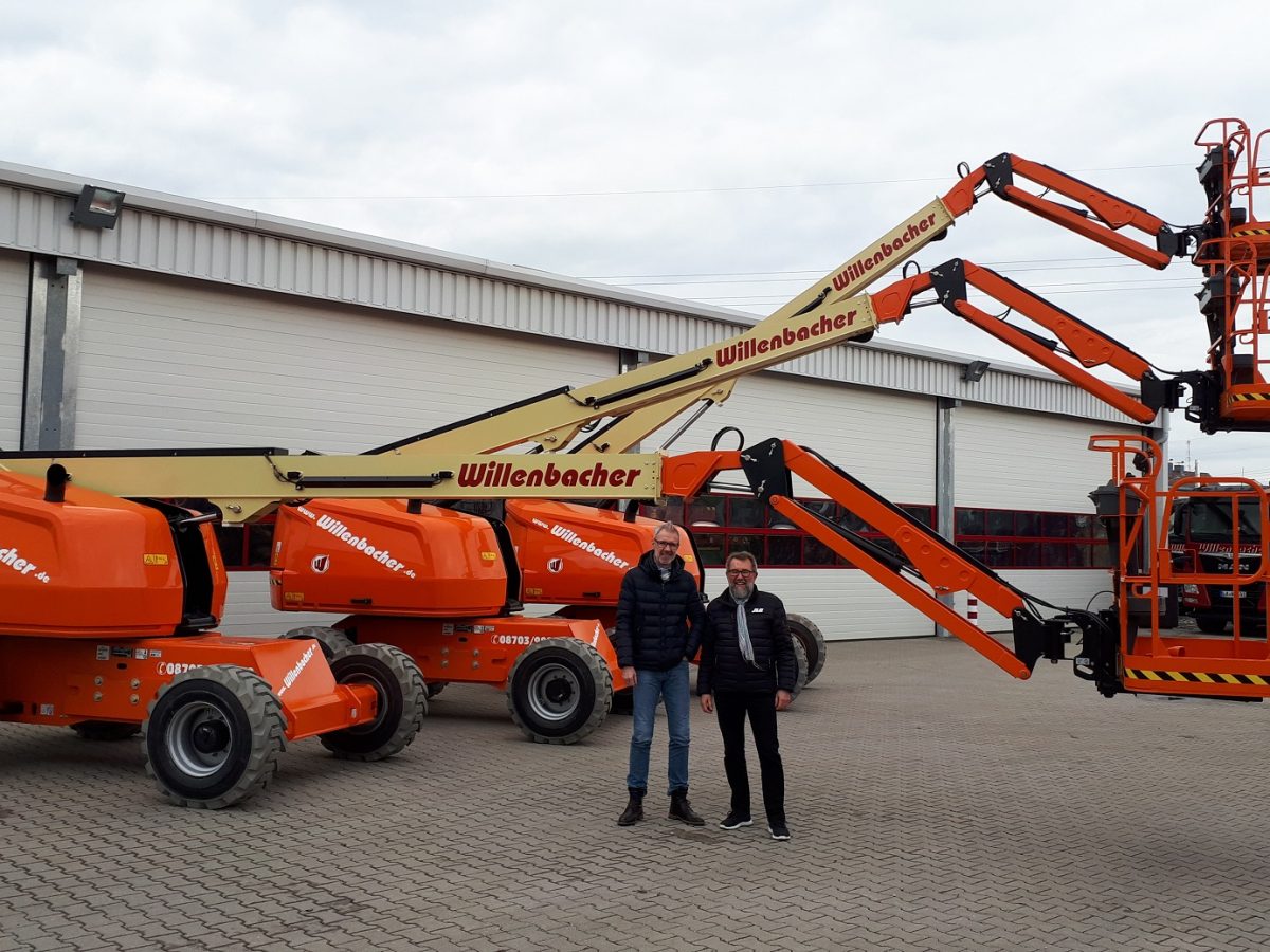 JLG delivers first of ten new 460SJ HC3 AWPs to rental company in Germany