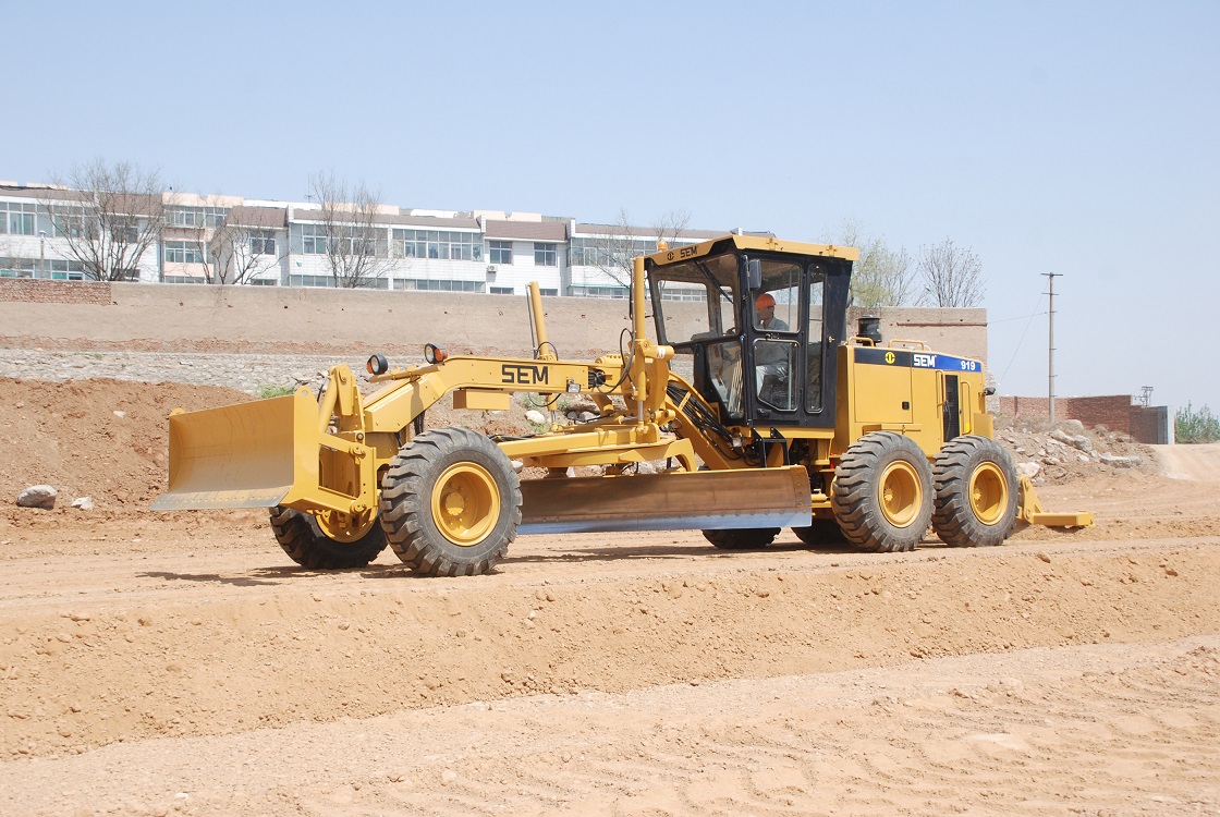 Pictures: Al-Bahar Introduces Exclusive Range Of SEM Heavy Equipment In The GCC