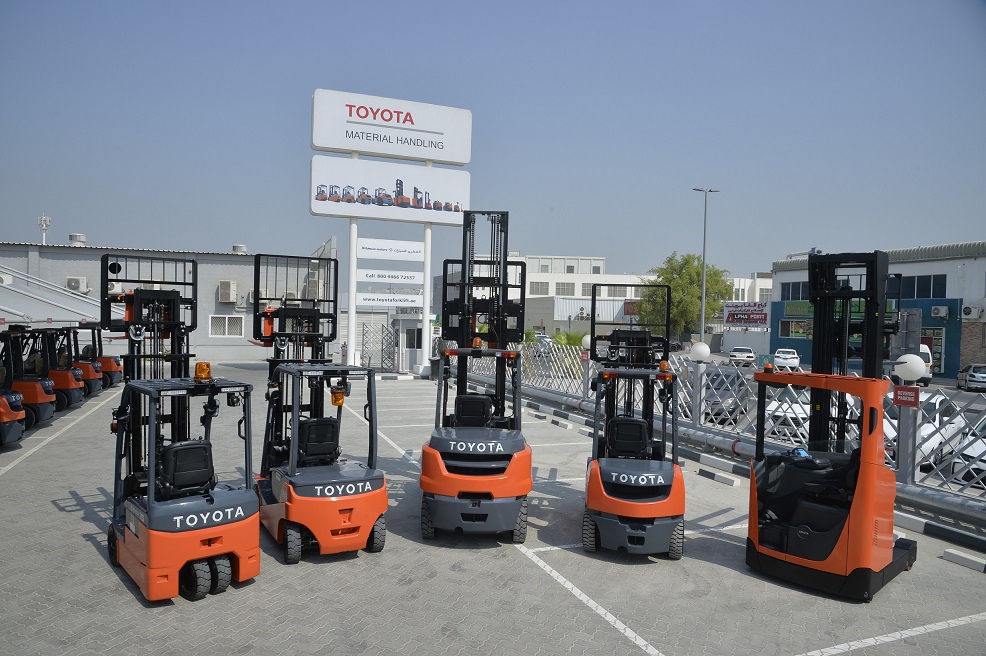 Al-Futtaim Toyota Material Handling and DHL sign contract for 32 electric forklifts