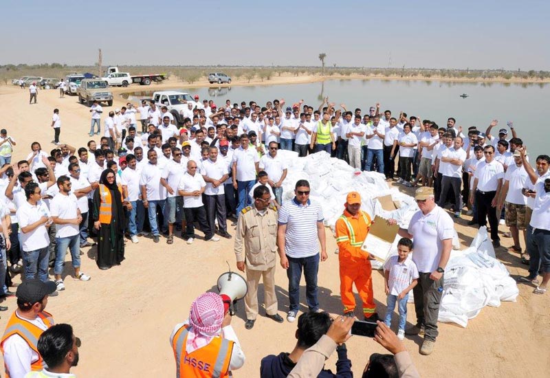 Al-Futtaim Motors organises UAE desert clean-up