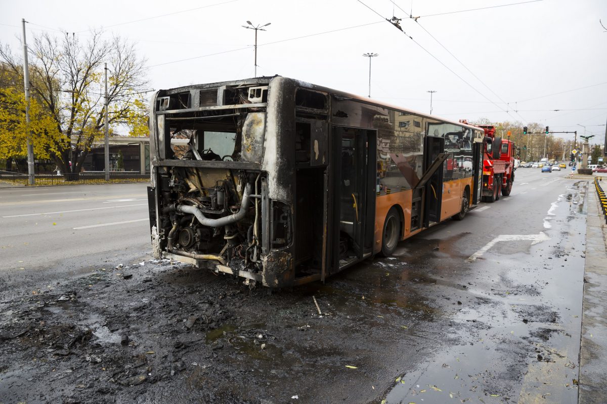 Engine fire suppression systems in commercial vehicles