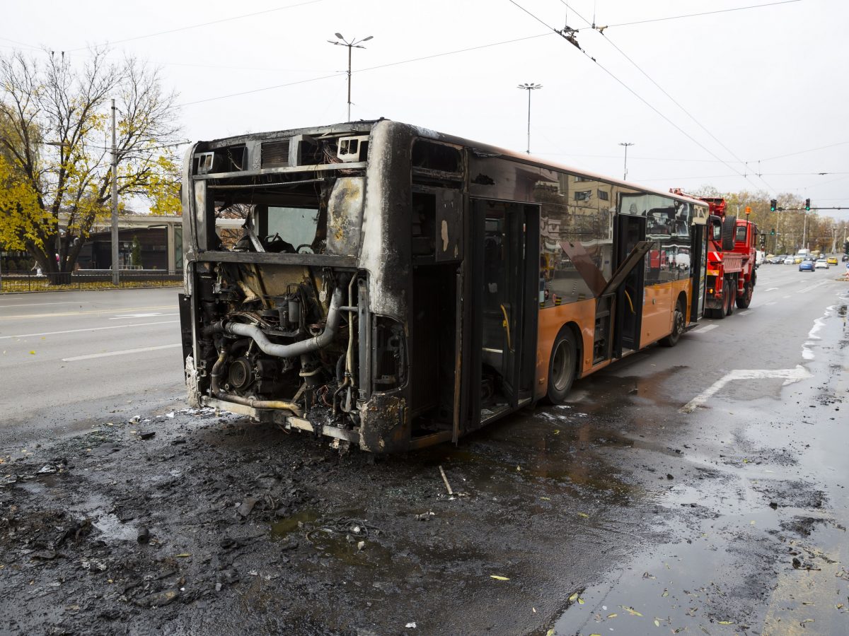 Engine fire suppression systems in commercial vehicles