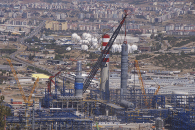 ALE crane lifts 600t and 800t equipment in Turkey