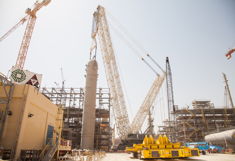 Al Jaber uses twin-boom Terex for Qatar lifts