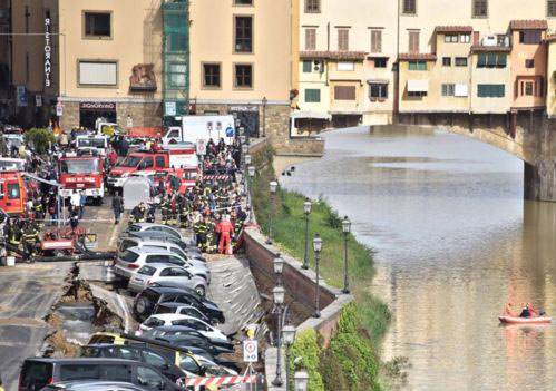 River bank collapse scuttles 20 cars in Florence