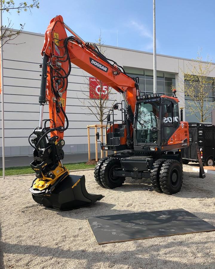 Doosan excavators in Europe to be equipped with Engcon control systems, hitches and tiltrotators