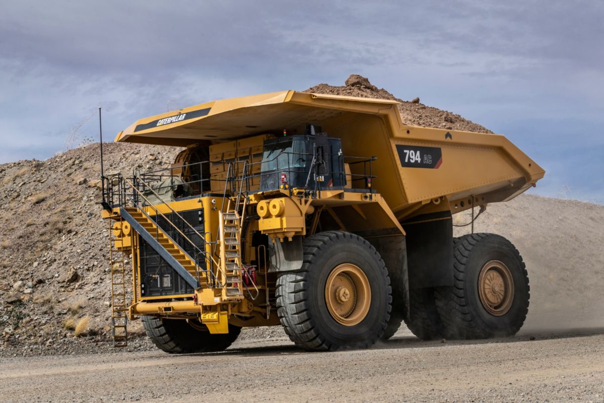 Cat 794 AC Mining Truck to meet EPA Tier 4 emissions standards