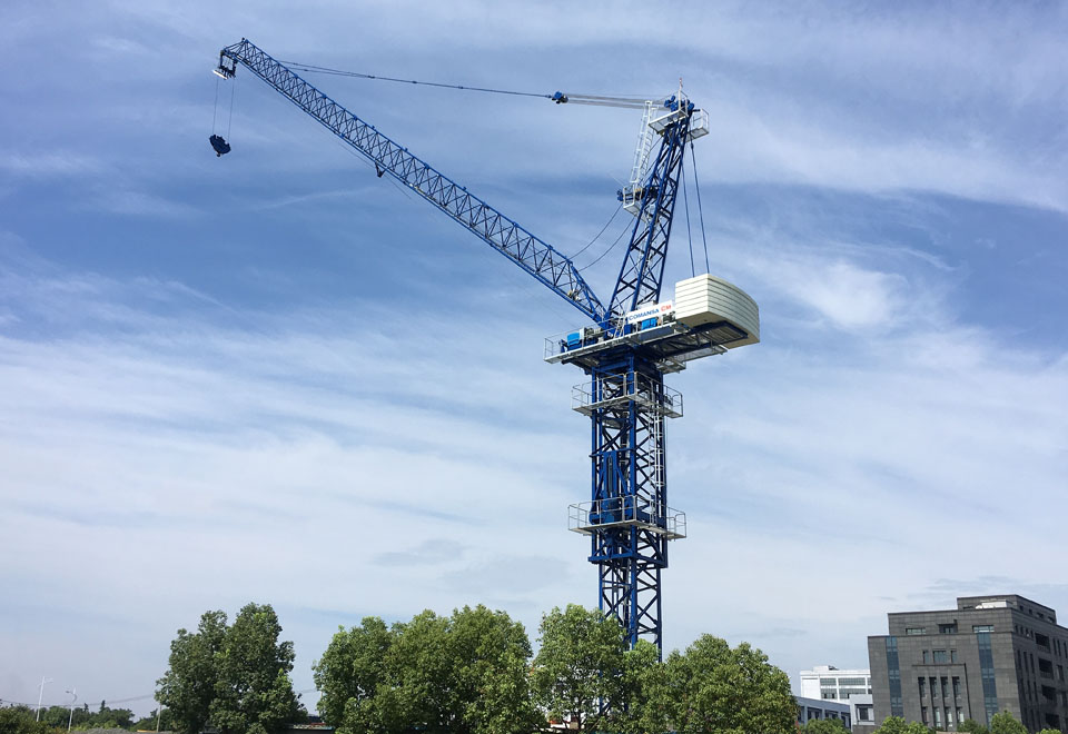 Comansa CM adds 12-tonne model to its luffing jib range