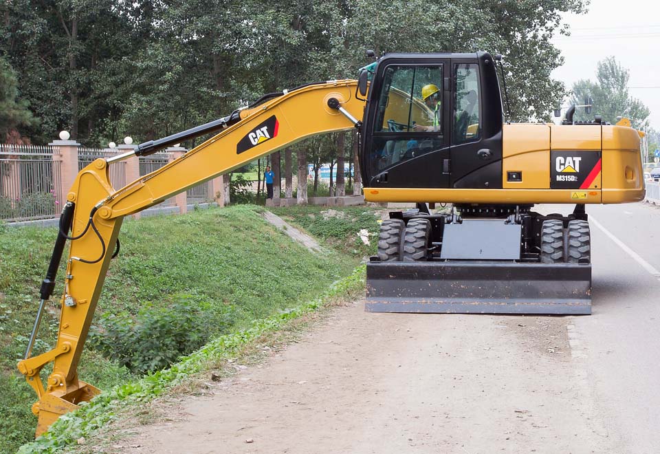 Caterpillar rolls out latest wheeled excavators in Middle East