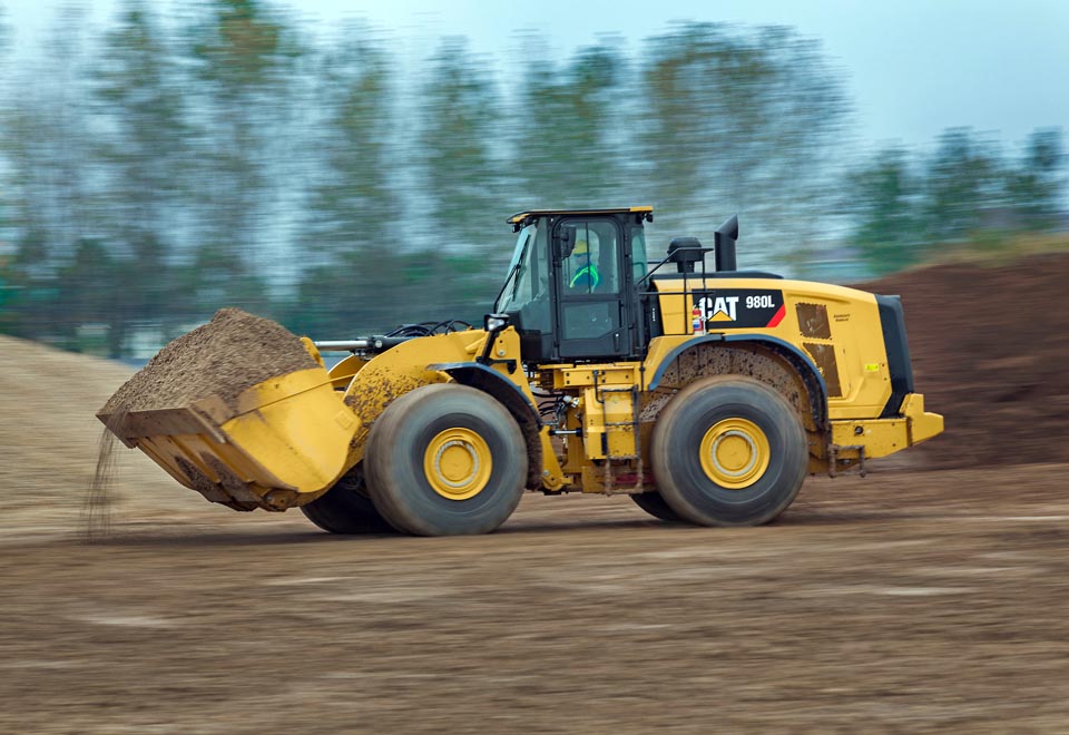 Cat 980L wheel loader cuts fuel consumption by 25%