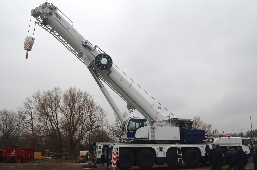 Modern Crane commissions Canada’s first Demag AC 300-6 all terrain crane