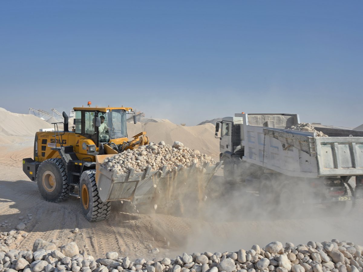 Naeem Dhofar Trading Company employs SDLG F-series for loading wadi stone