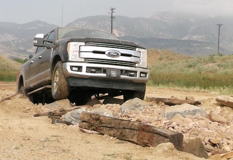 Video: Ford 2017 F-250 Super Duty makes a splash