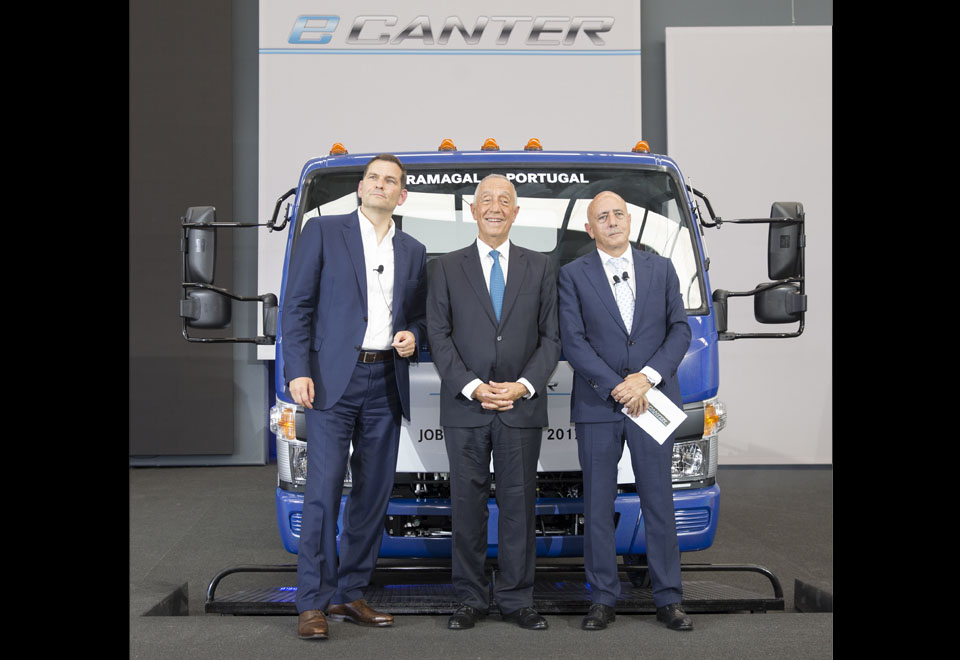 Daimler begins production of world’s first all-electric light-duty truck