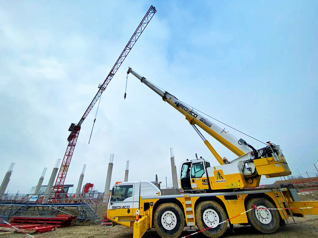 AMCS DCS 61-S anti-collision system enables multiple mobile and tower cranes to work together on construction site in France