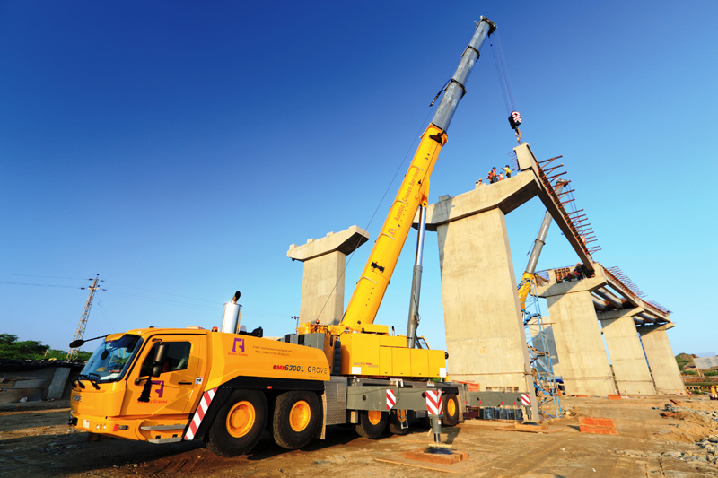 Grove cranes get to work in Rajasthan