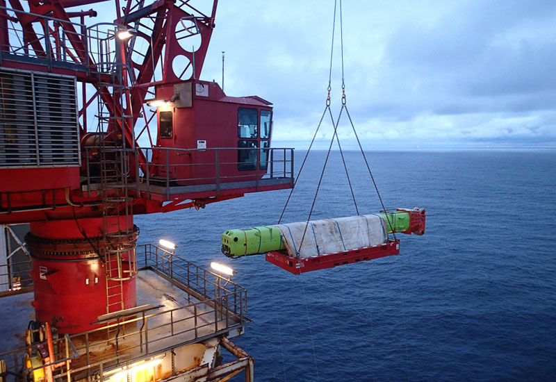 Grove crane sets sail for North Sea oil platform