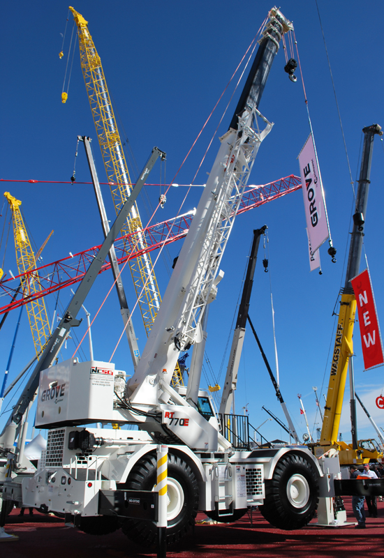 Chunjo Construction buys 50 Grove RT770E cranes