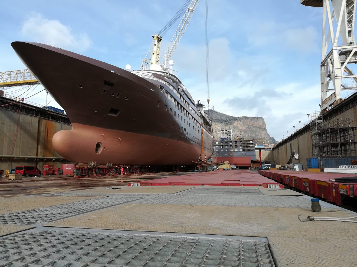 Pictures: Fagioli helps lengthen cruise ship with skid shoes and SPMTs