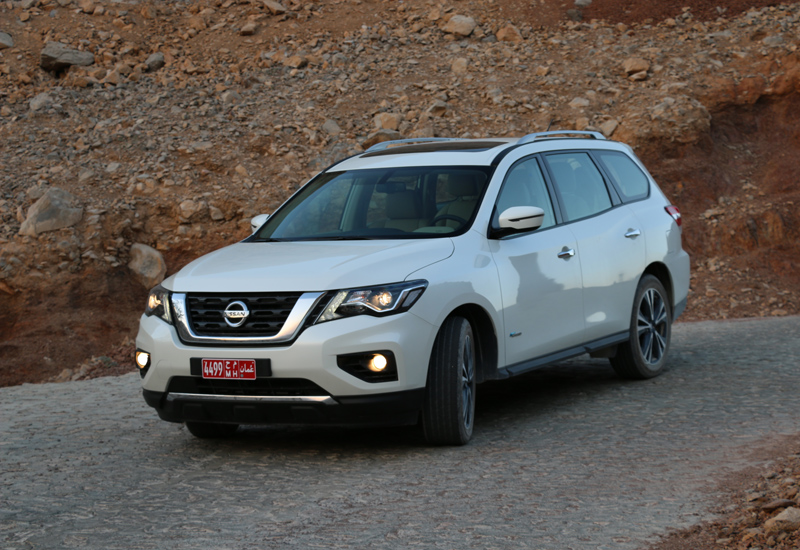 Oman hotel switches to eco-friendly Nissan fleet