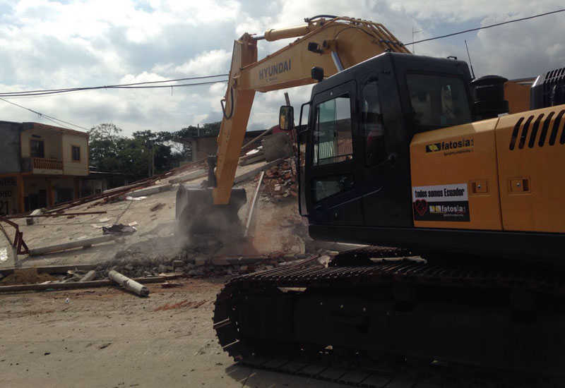 Hyundai sends excavators to earthquake-hit Ecuador