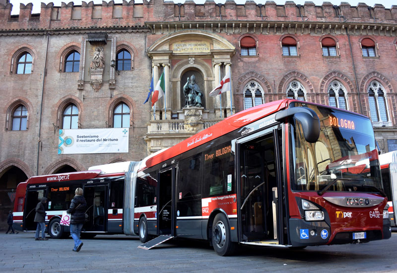 Iveco delivers first Euro VI hybrid bus in Italy