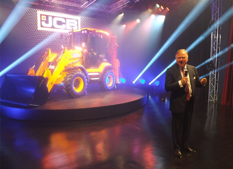 JCB unveils revolutionary compact backhoe loader