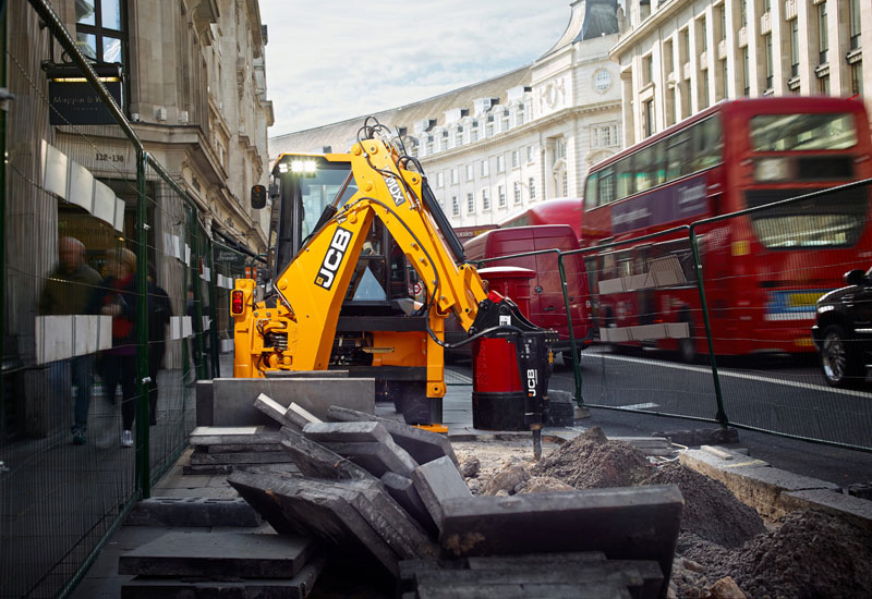 Back to British: JCB compact backhoe and the JS205