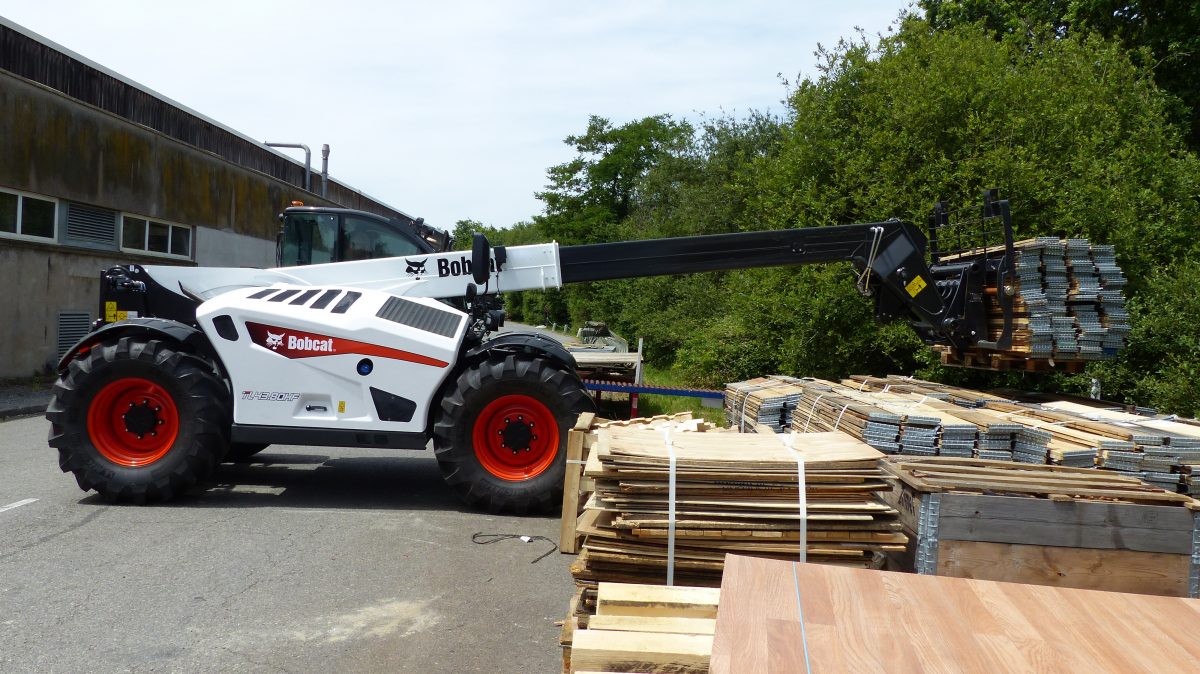 Bobcat launches compact telehandler for heavy lift handling