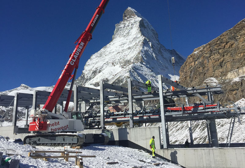 Liebherr 1060 crawler crane climbs the Swiss Alps