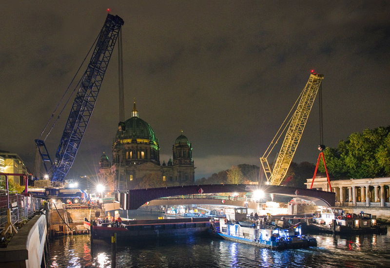 Overnight bridge installation uses Liebherr cranes