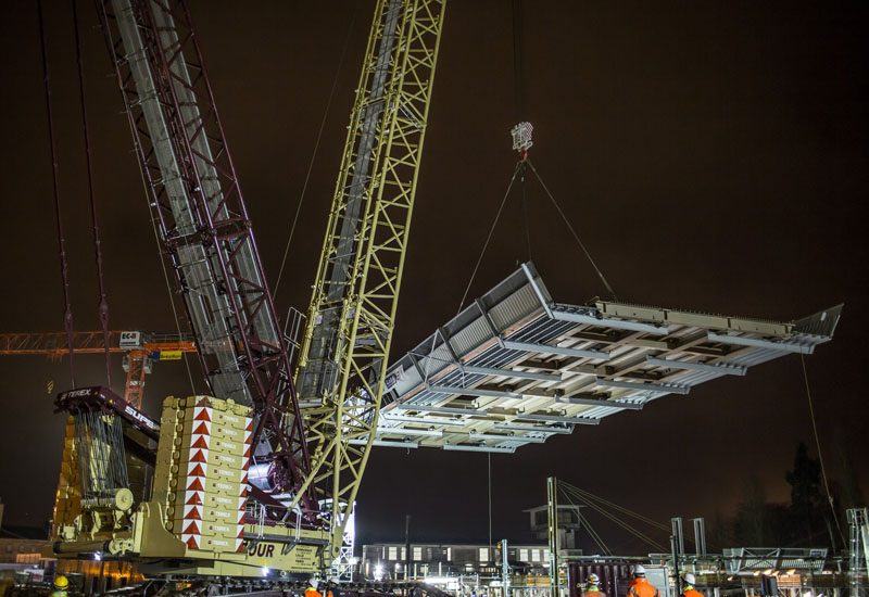 Terex 3800 crawler crane hoists Versailles bridge