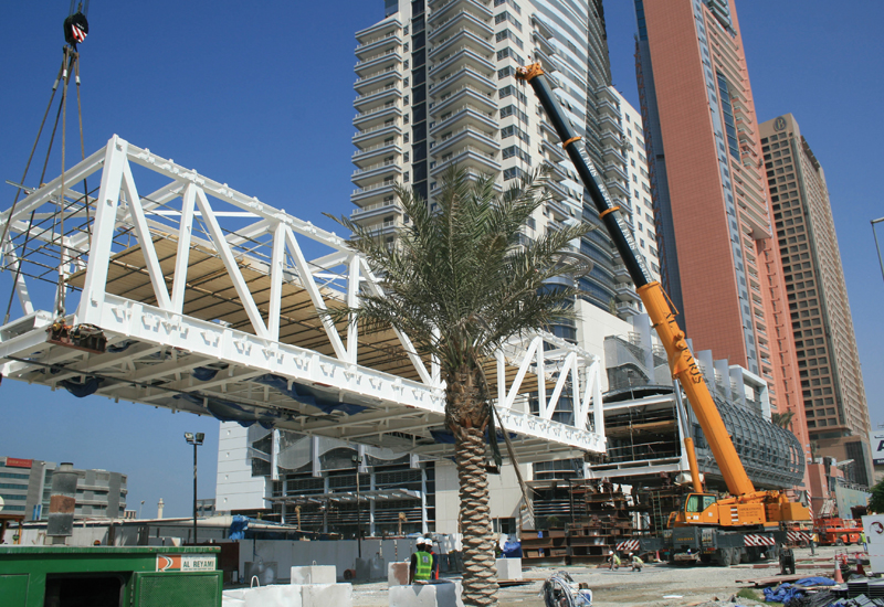 New Liebherr Mobile crane in twin lift for Dubai Metro