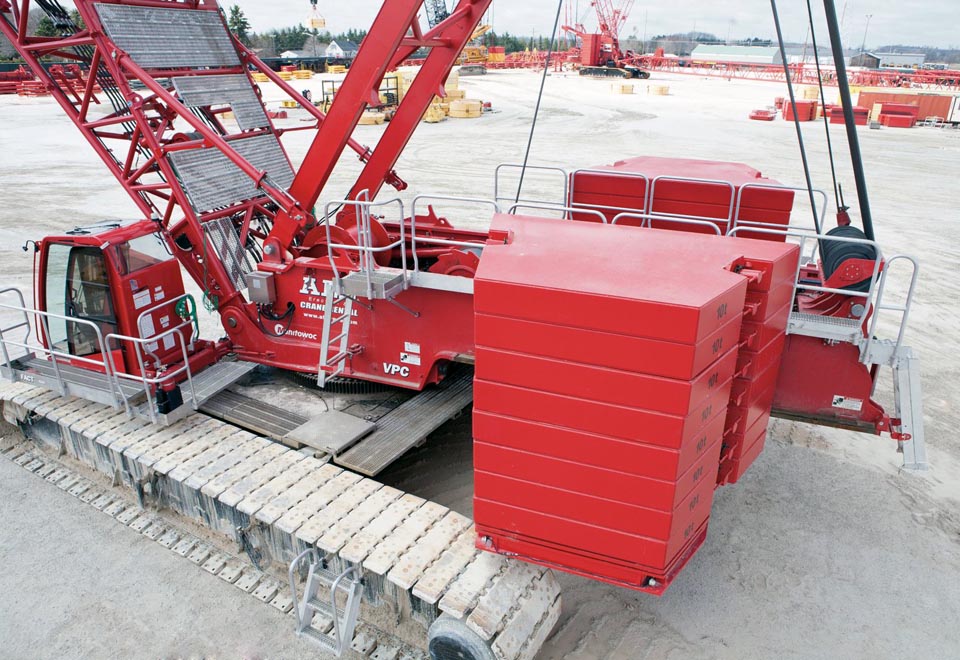 Manitowoc debuts fixed counterweight MLC300 crane