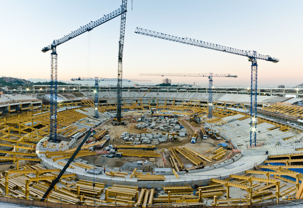 Four Linden Comansa cranes build Maracana stadium