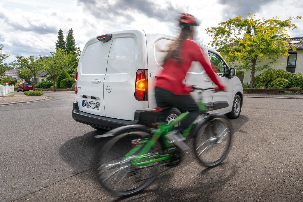 New camera system on the Opel Combo Cargo van helps prevent accidents with cyclists and pedestrians at blind spots