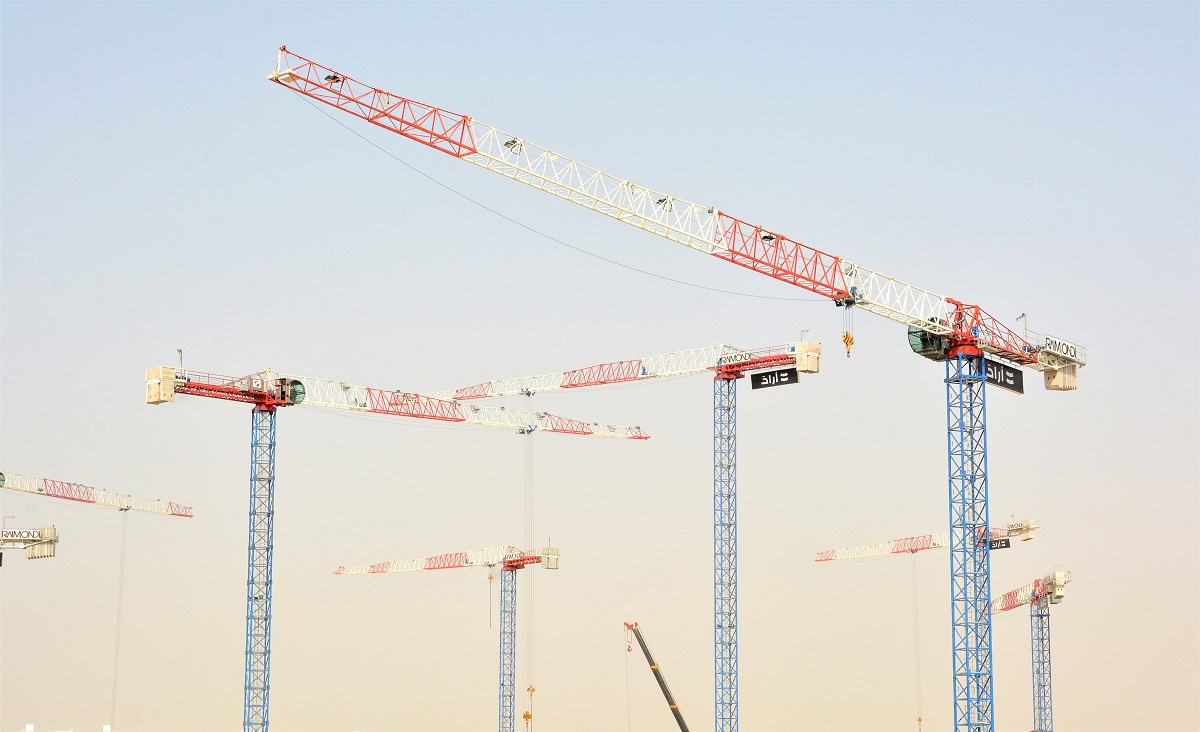 Raimondi Middle East installs 11 topless tower cranes at Aljada by Arada